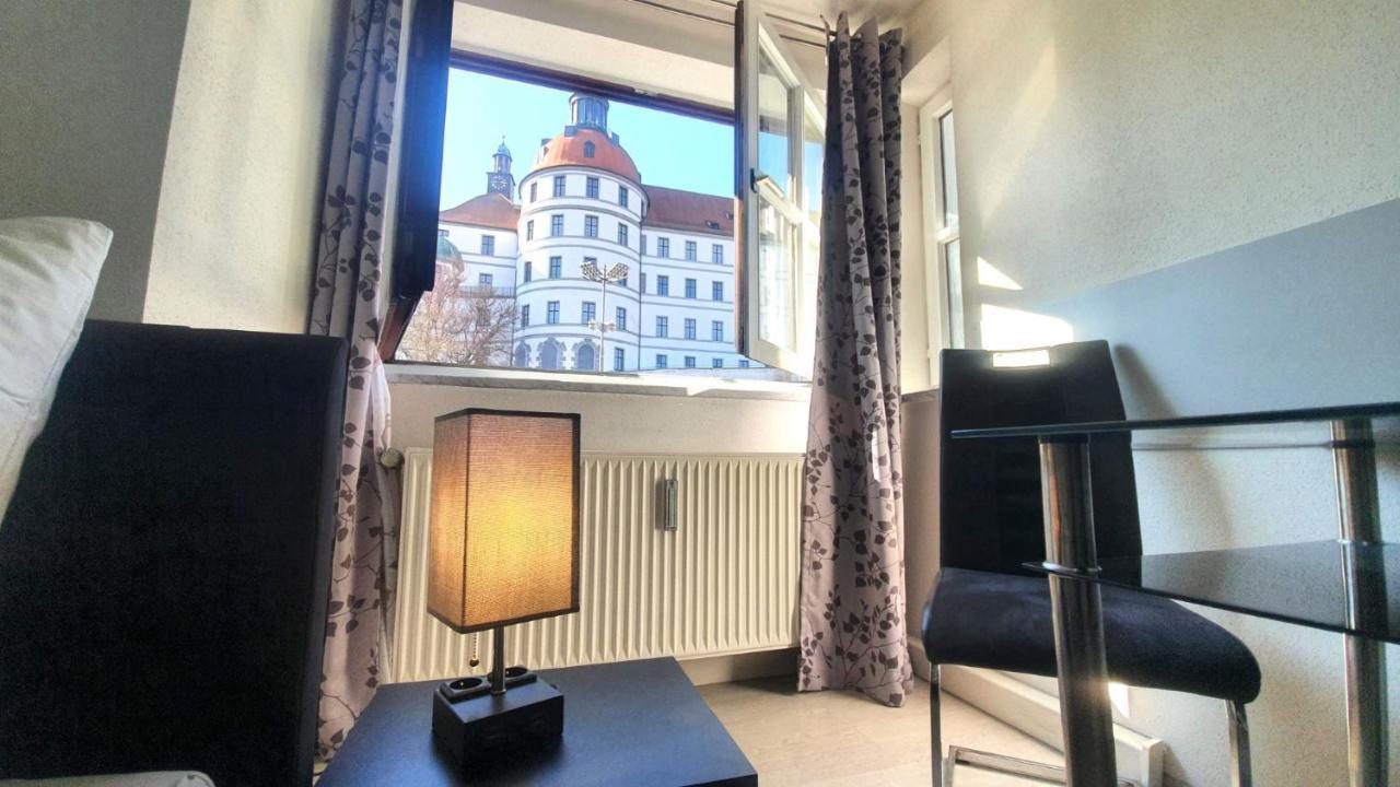 Am Schloss *